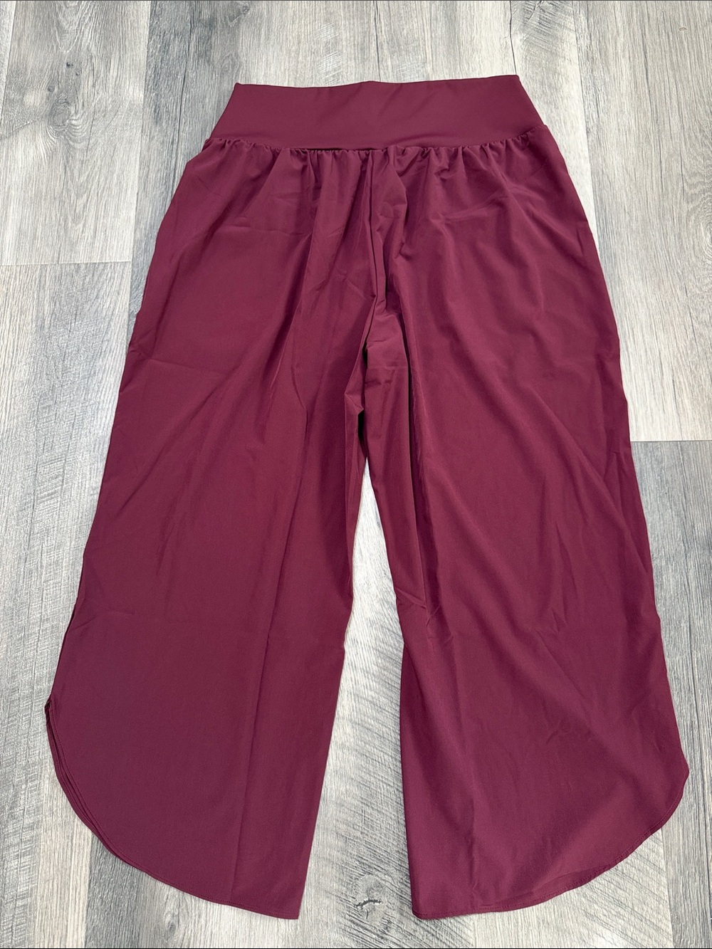 HALARA Wine High-Waist Cropped Wide-Leg Capris - Picture 6 of 10
